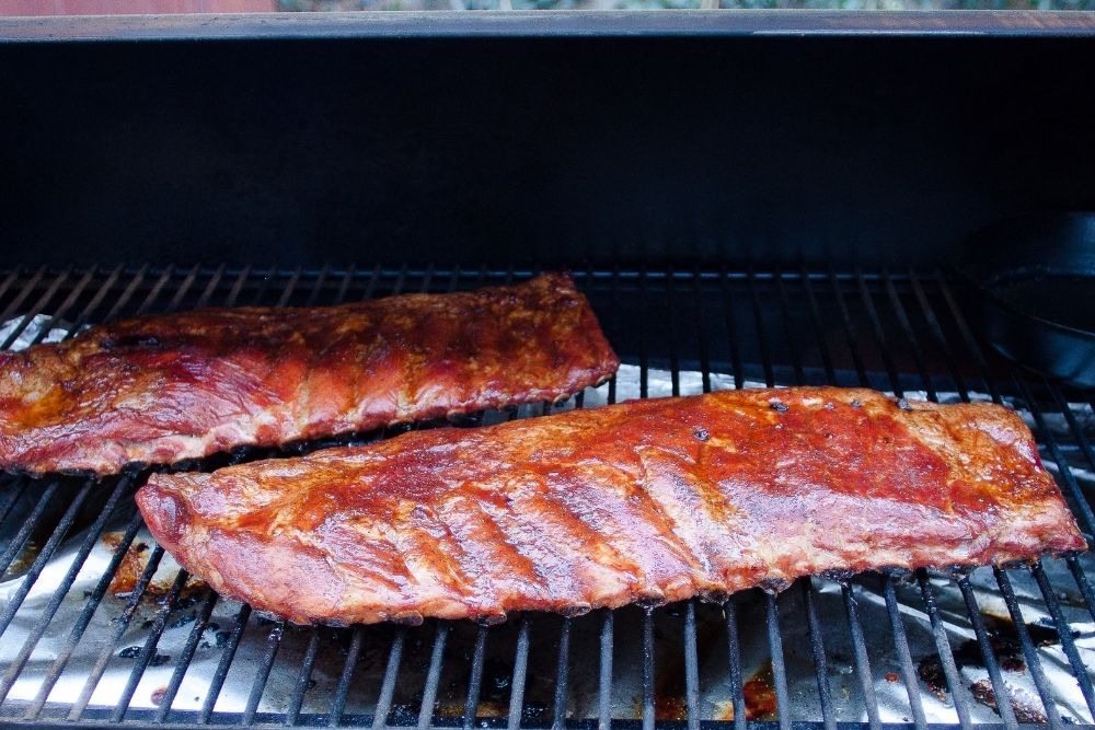 how-many-ribs-in-a-rack-a-griller-s-guide-to-serving-sizes-black