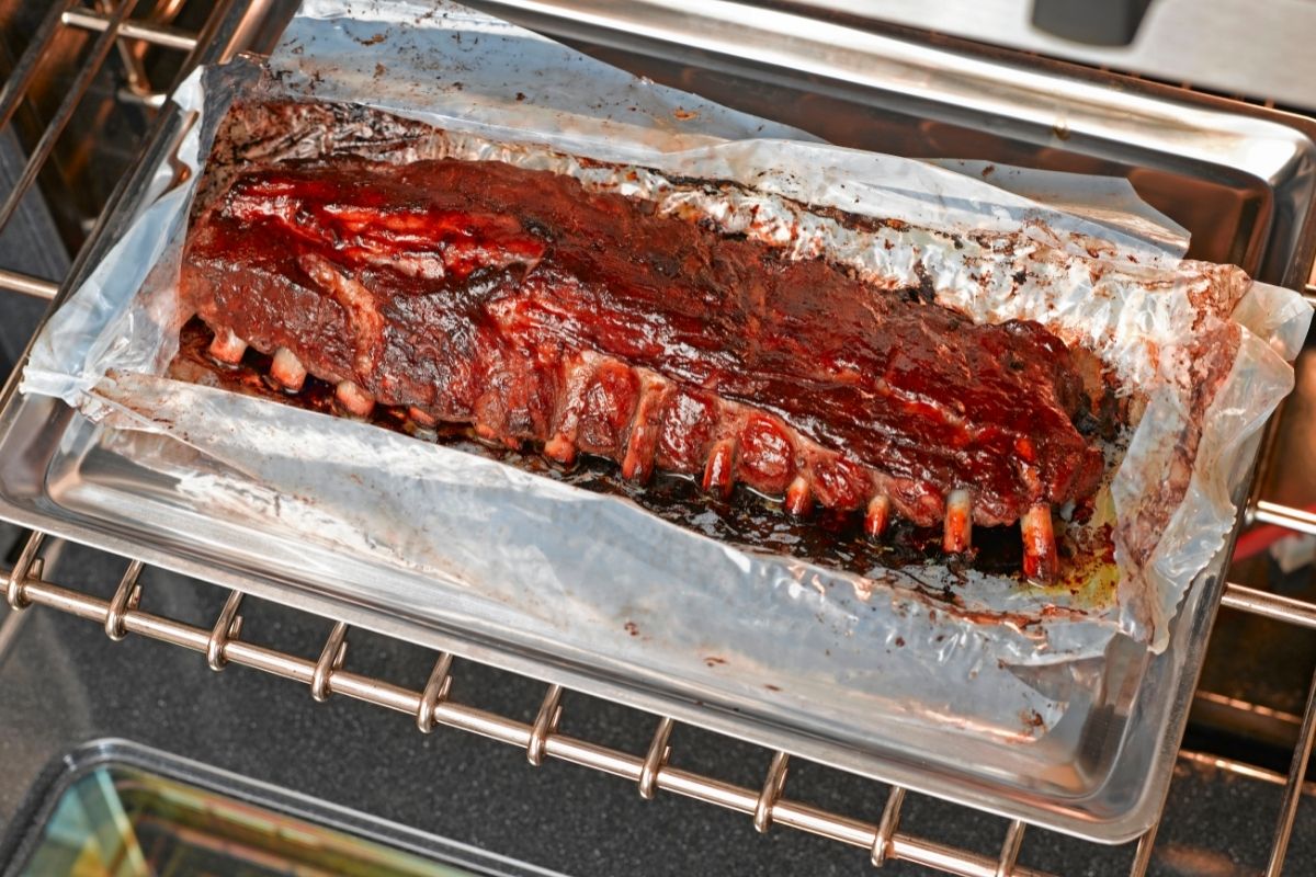 How To Reheat Ribs Without Drying Them Out (5 Easy Methods)