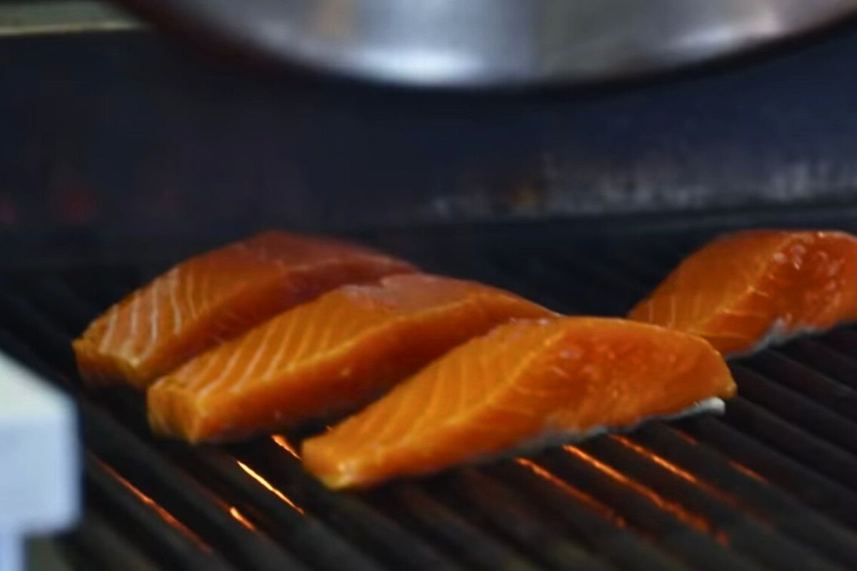 Cooking salmon 